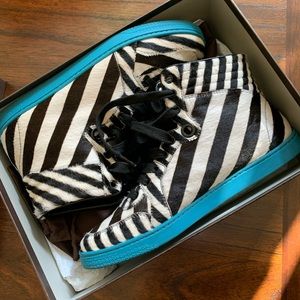Pony Stripe Gucci Sneakers